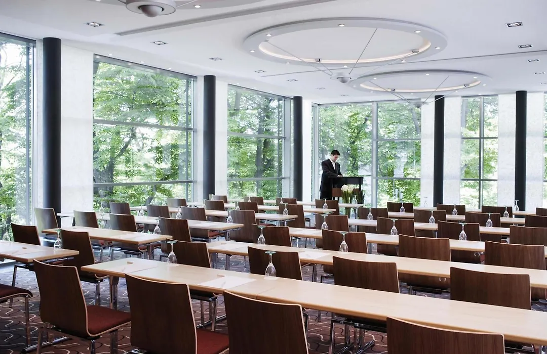 Mövenpick Hotel Hamburg-1